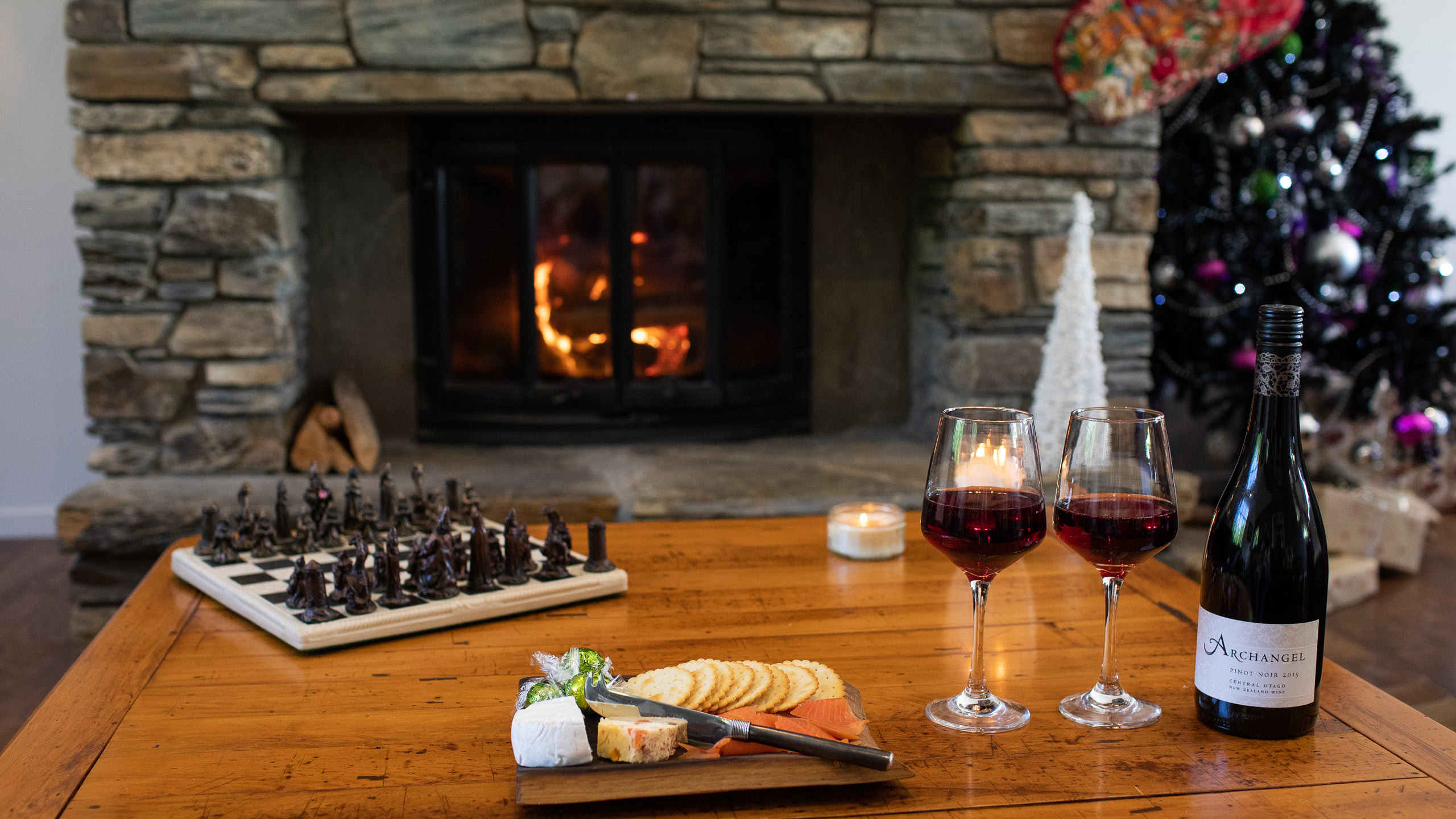 maple-lodge-wanaka-new-zealand-fireplace-and-wine