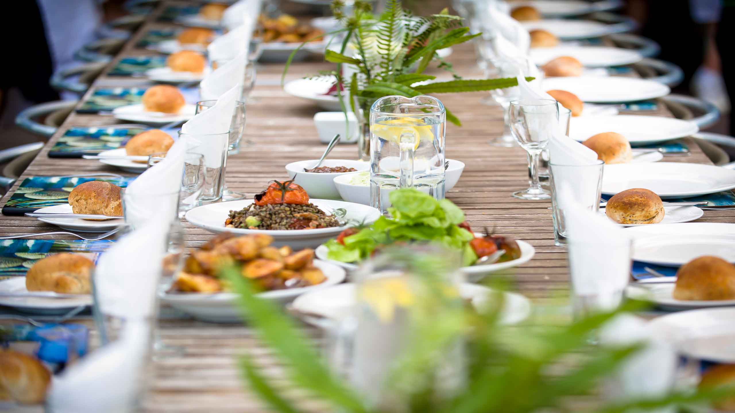 meadowbank-homestead-abel-tasman-national-park-new-zealand-dining-table