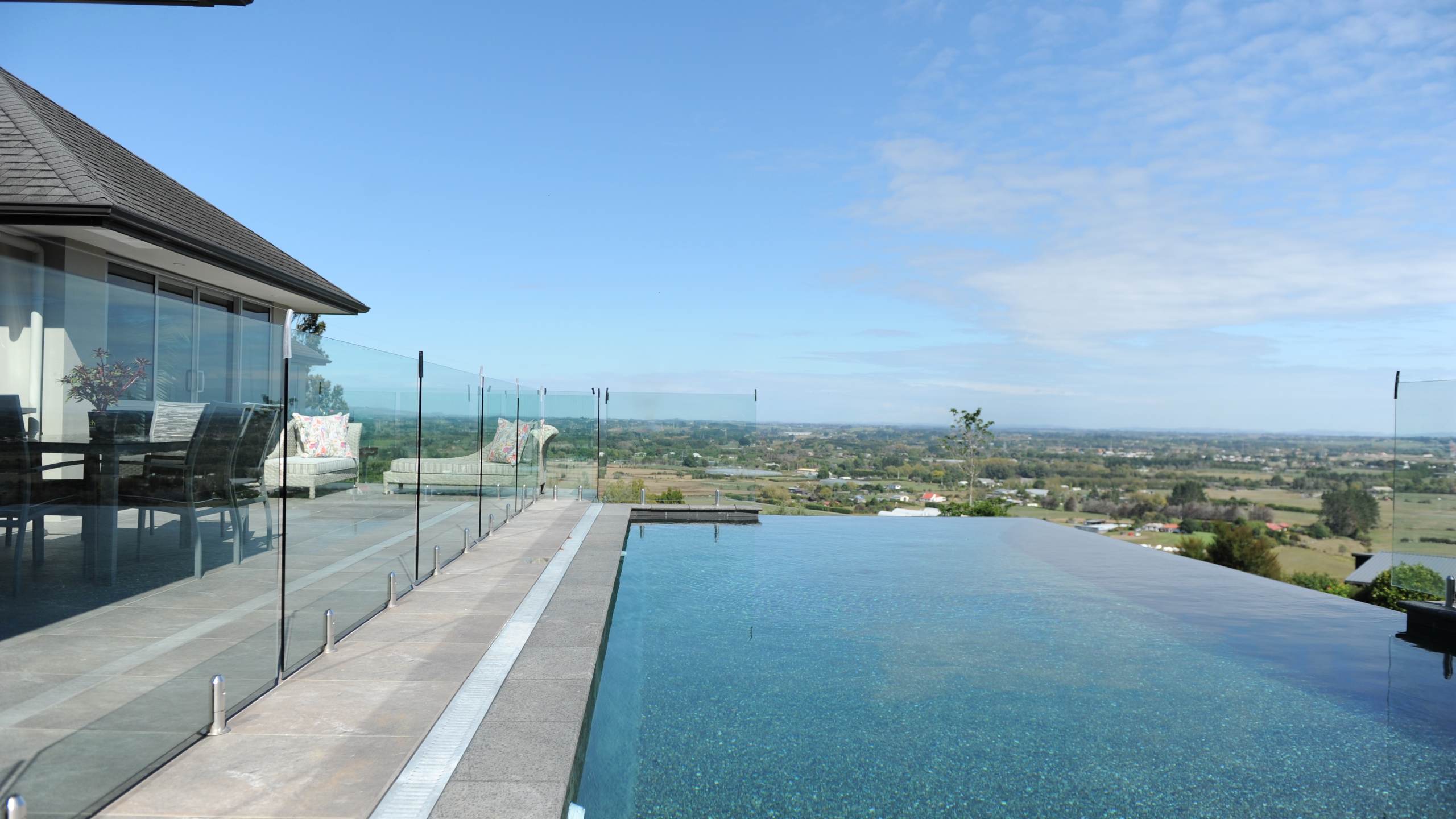lodge-auckland-new-zealand-infinity-pool-view