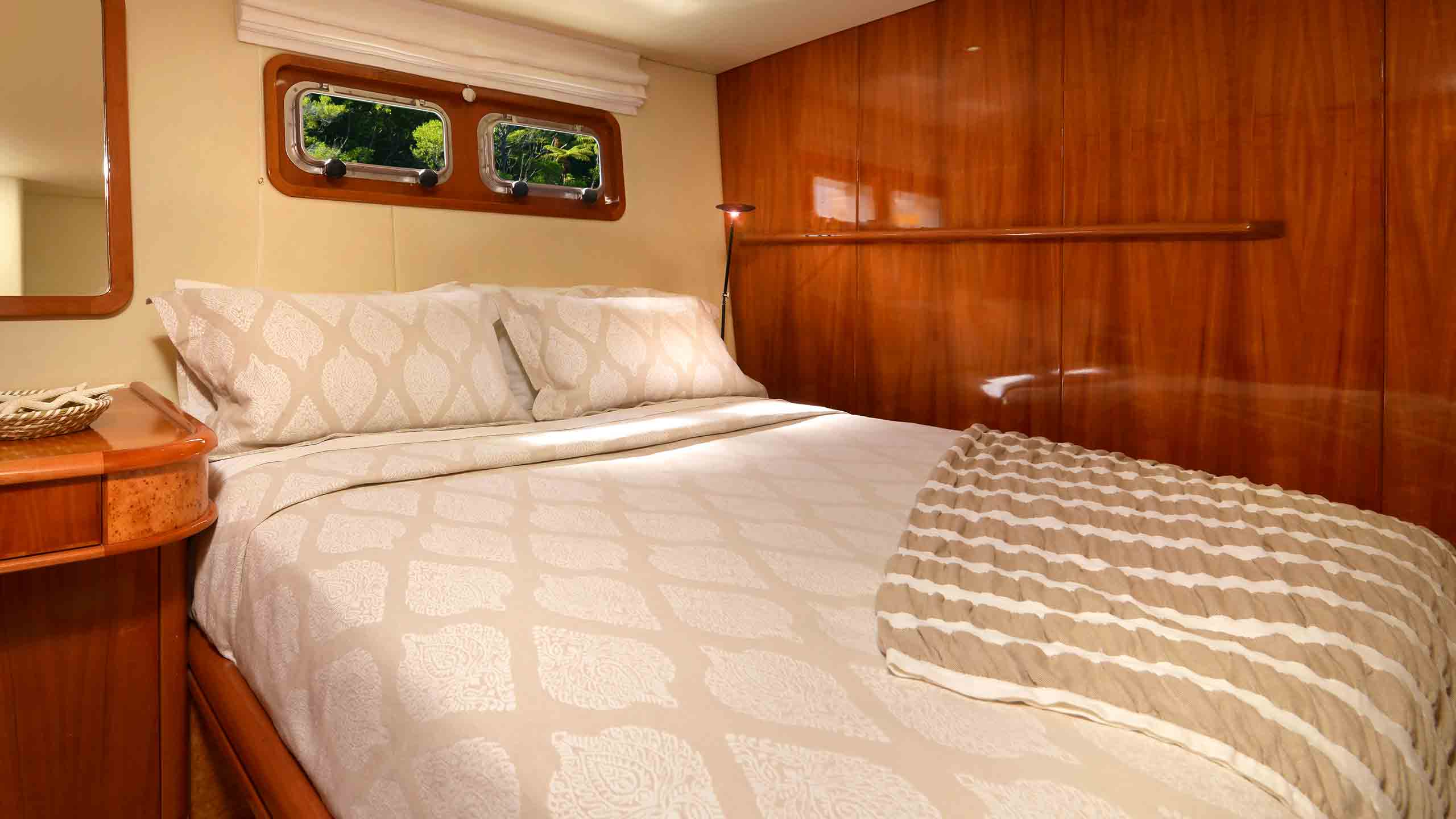 mv-tarquin-marlborough-new-zealand-cruise-cabin