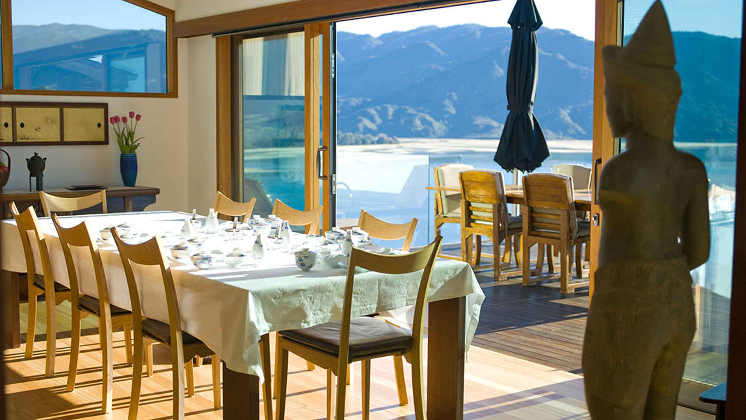 Luxury-Accommodation-New-Zealand-Split-Apple-Retreat-Luxury-Dining-Room