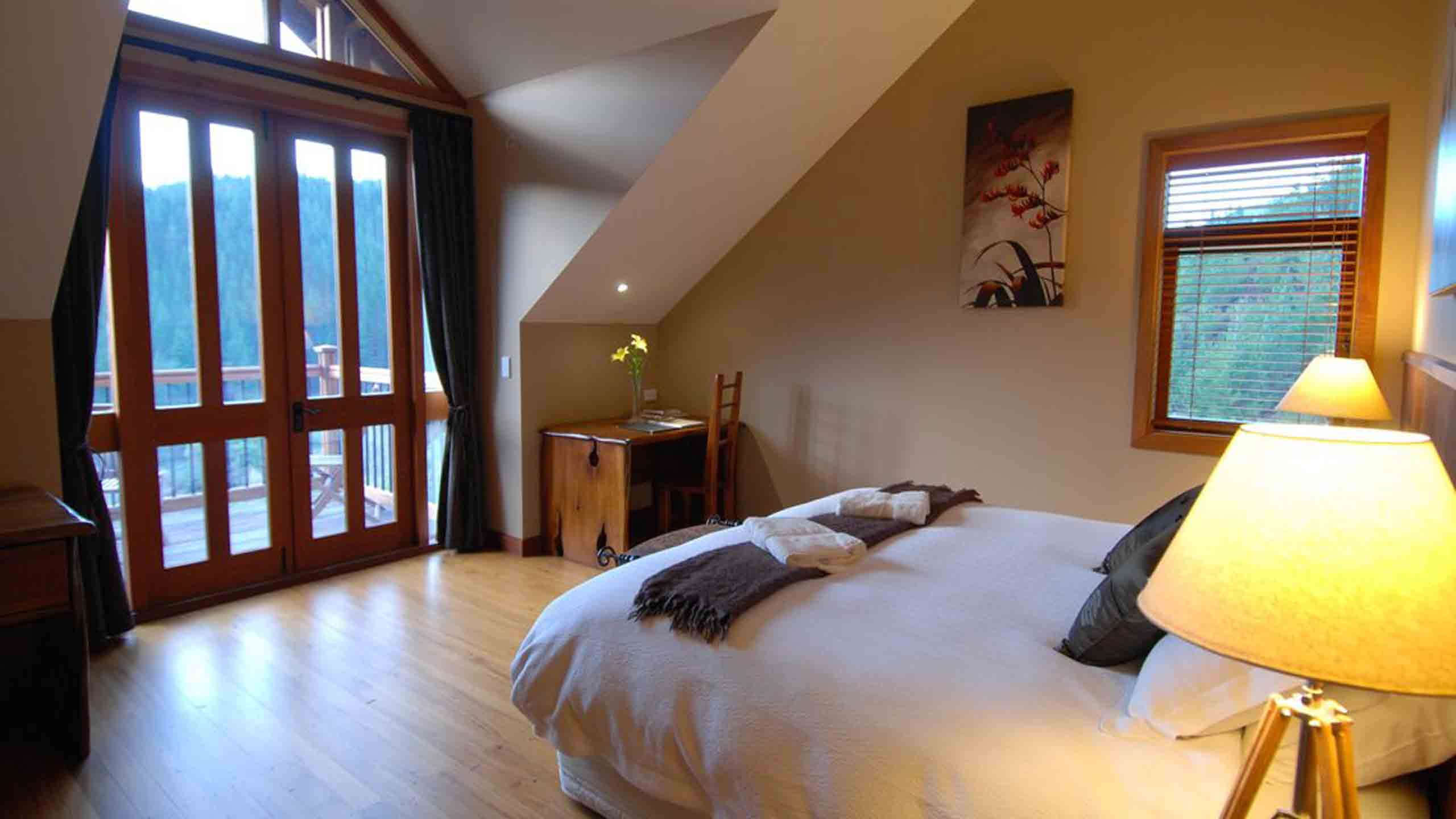 stonefly-luxury-lodge-nelson-new-zealand-bedroom-view-out