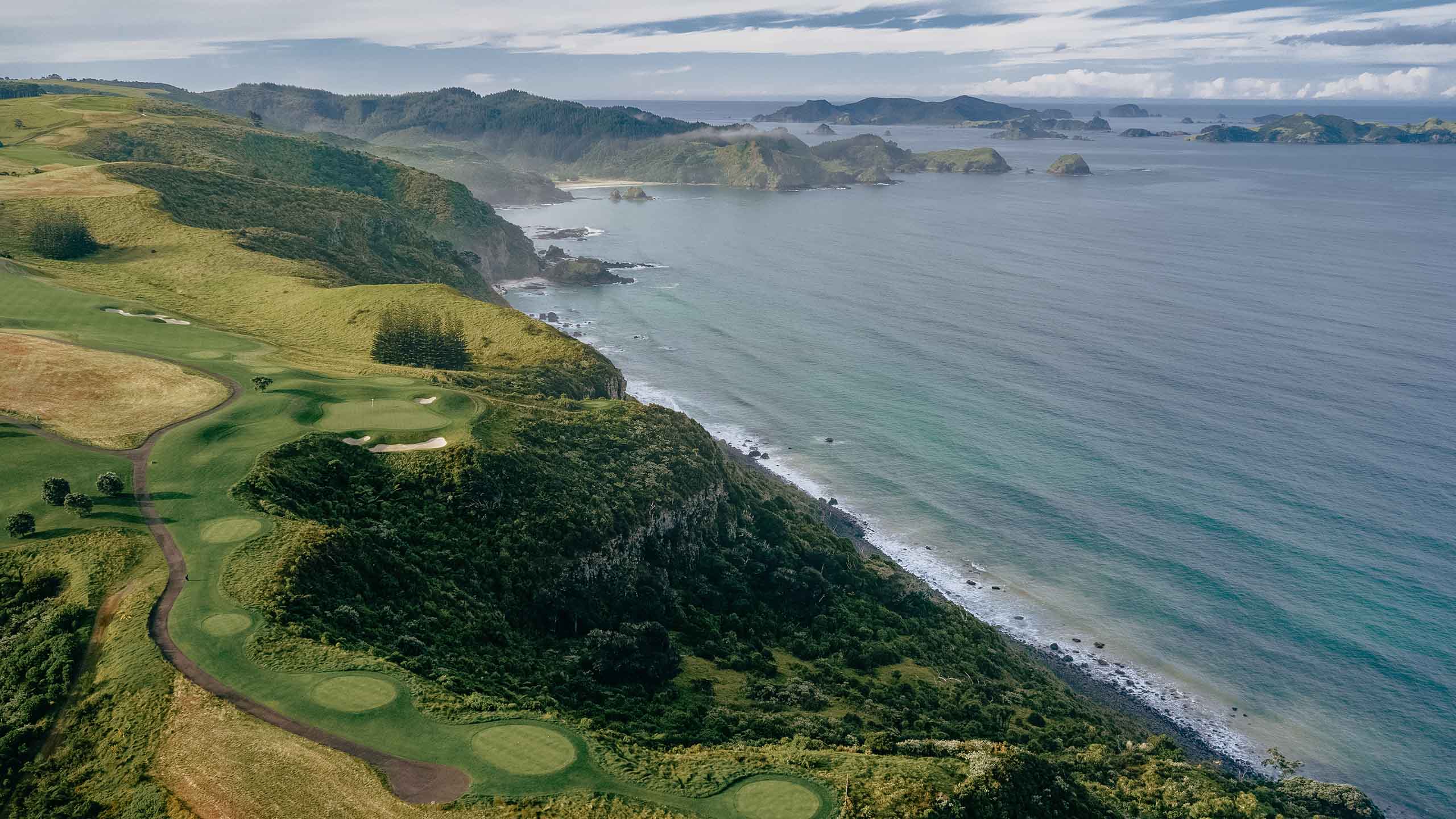 kauri-cliffs-luxury-lodge-new-zealand-gold-course