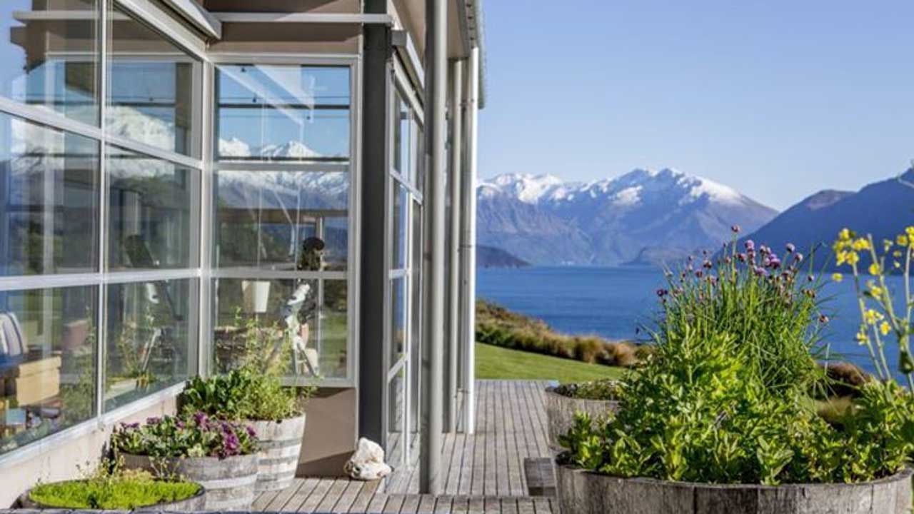 Fresh_herbs_on_the_patio_outside_the_Whare_Kea_Lodge_kitchen_MD