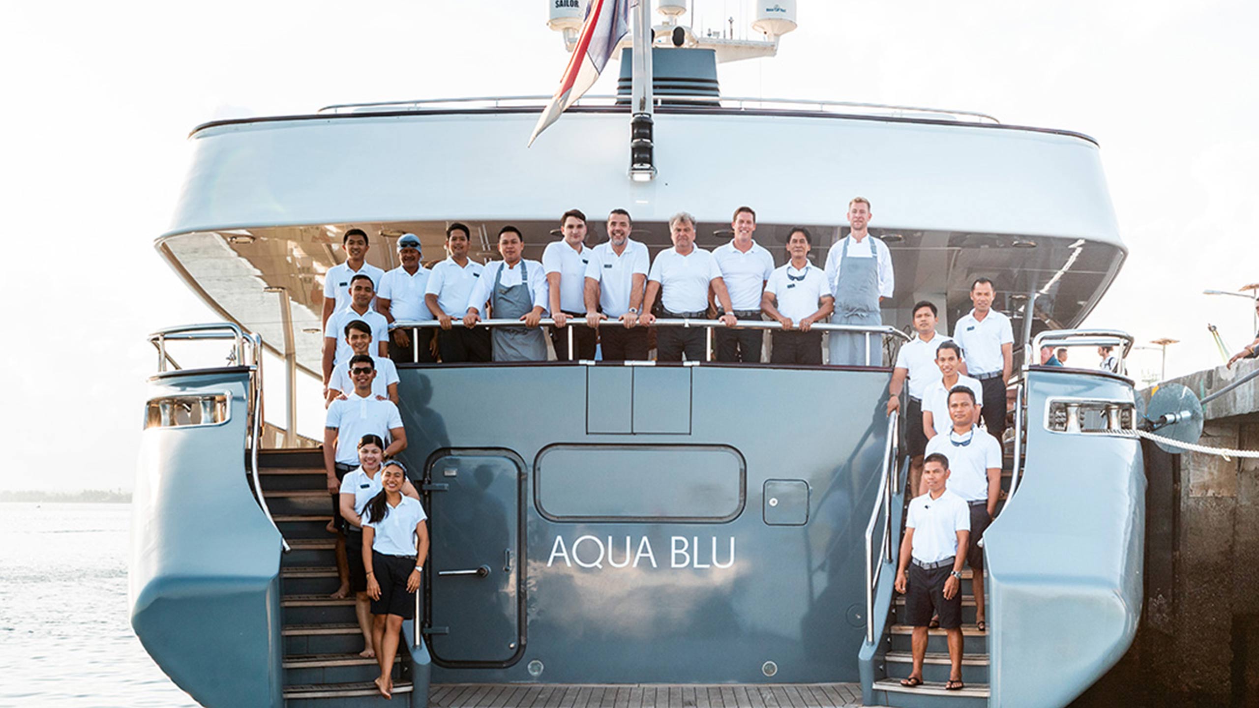 aqua-blu-bali-indonesia-team-photo