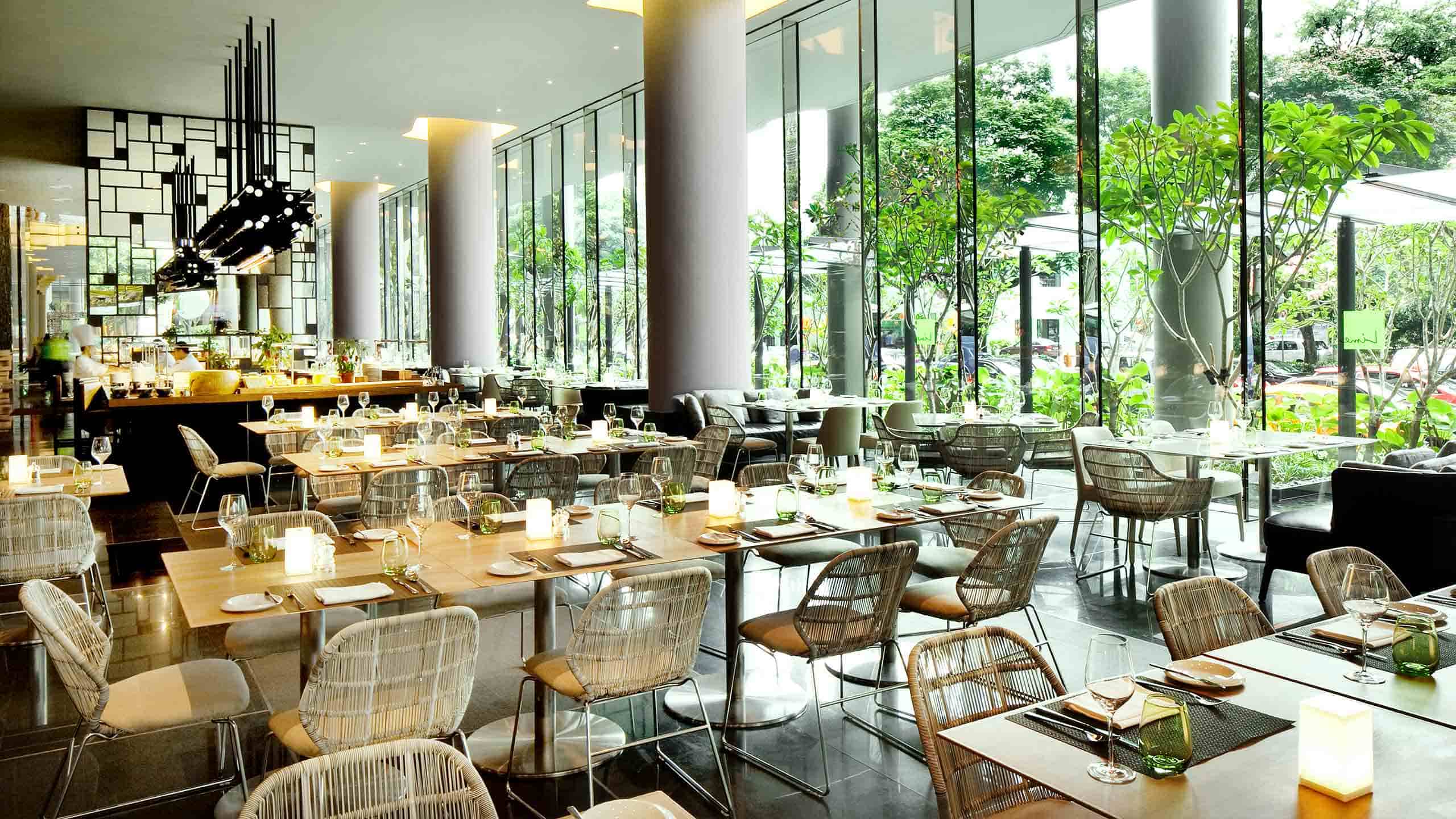 parkroyal-collection-pickering-singapore-dining-area