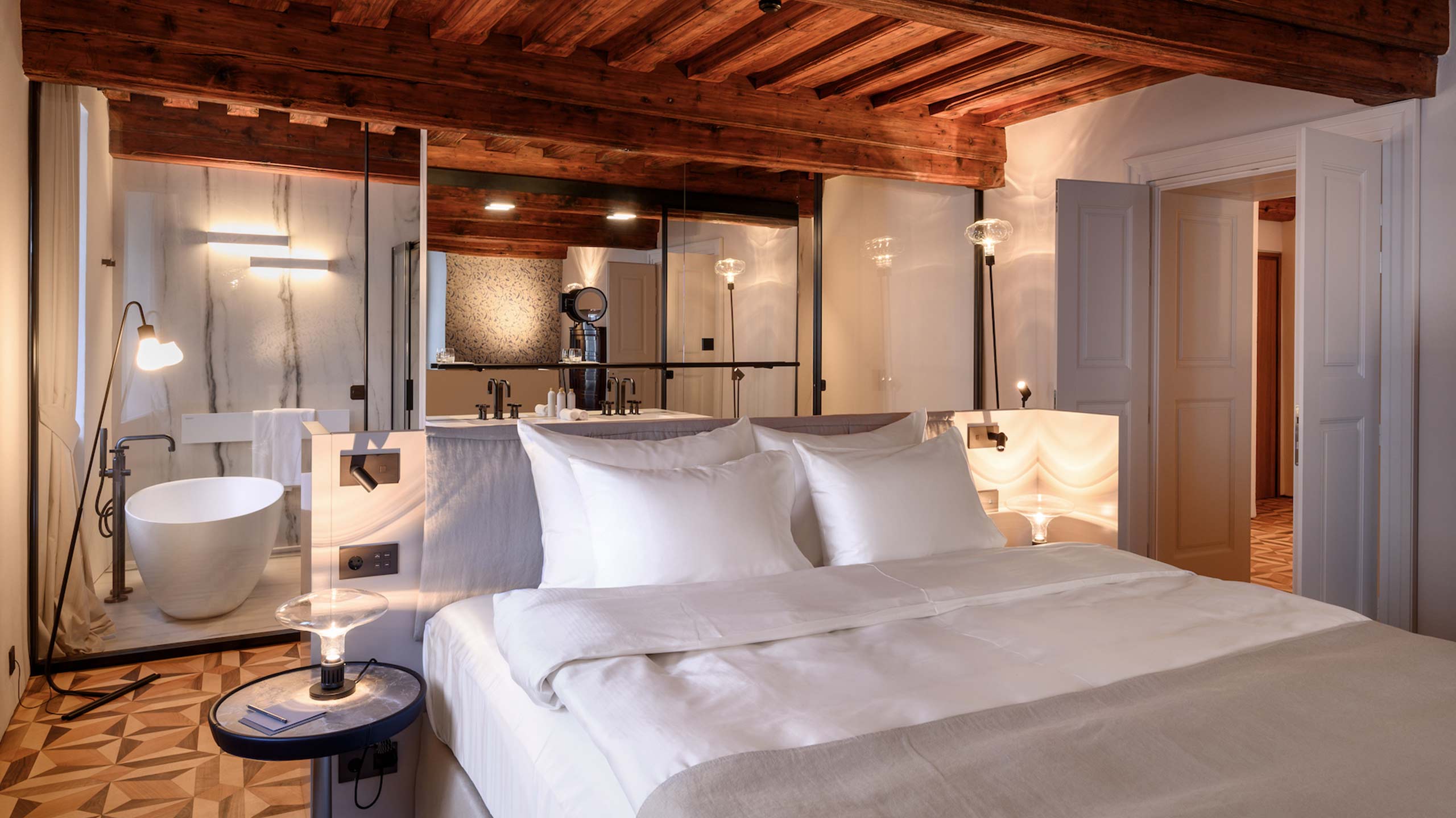 golden-boat-room-view-1-zlata-ladjica-boutique-hotel-ljubljana-slovenia