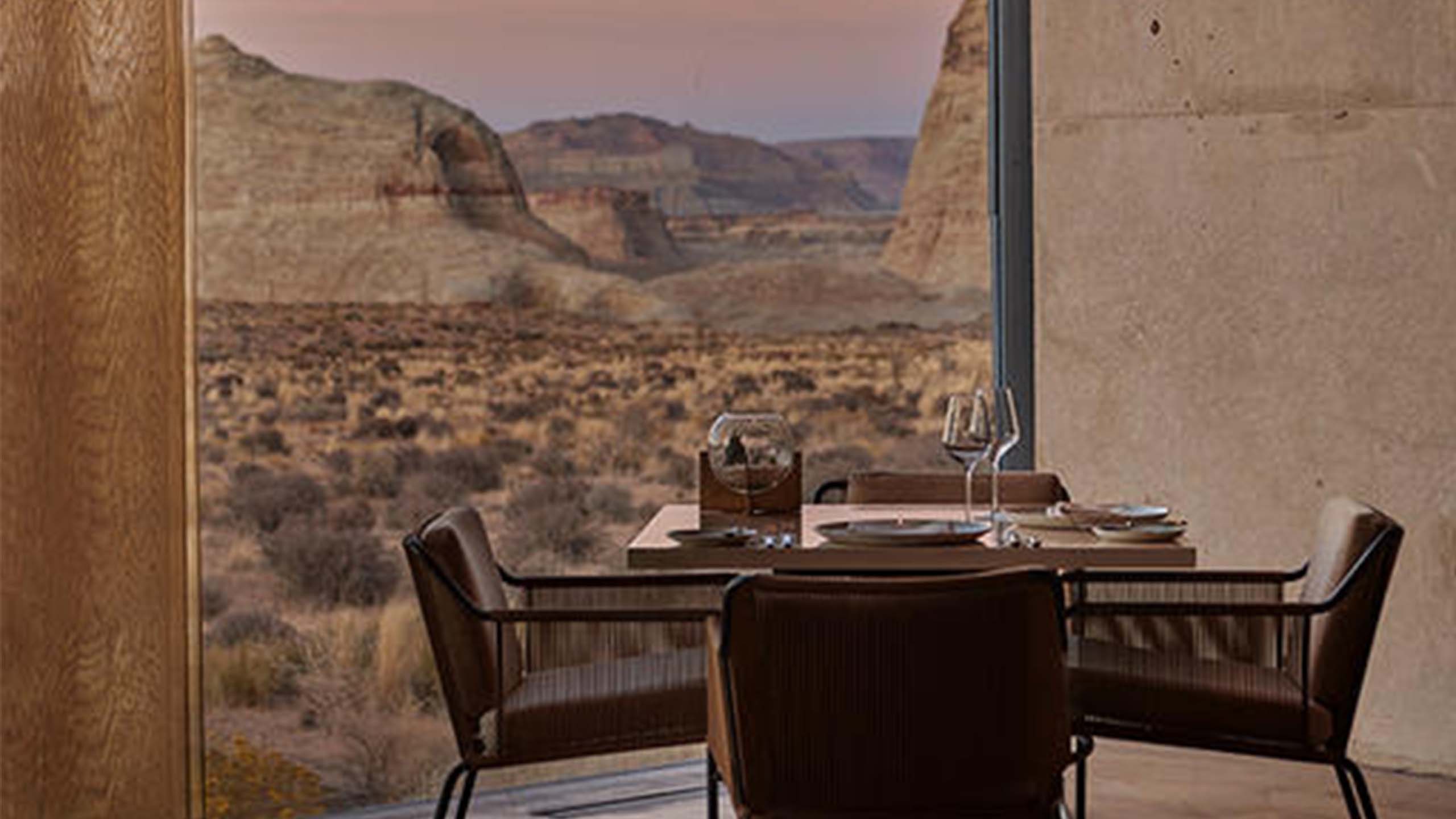 amangiri-dining-with-outdoor-view-of-the-mountains