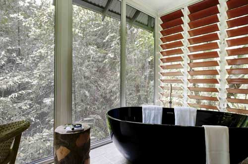 daintree-ecolodge-queelsand-accommodation-bathroom-bath