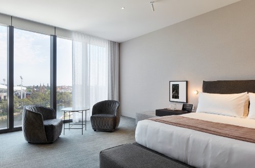 adelaide-south-australia-eos-skycity-hotel-luxury-accommodation-city-king-room
