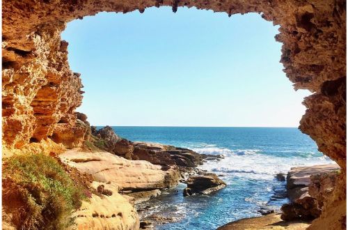 south-australia-talia-caves-elliston-beach-coastline-rock-formation