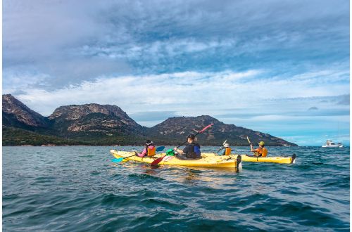 kayaking-coles-bay-tasmania-australia