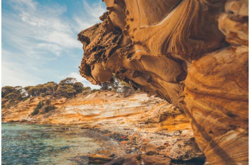 tasmania-australia-east-coast-maria-island-painted-cliffs-rock-formation-geology-coastline