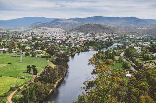 river-derwent-new-norfolk-tasmania-australia