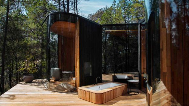 freycinet-lodge-tasmania-australia-exterior-luxury-lodge-bathtub-outdoor-deck