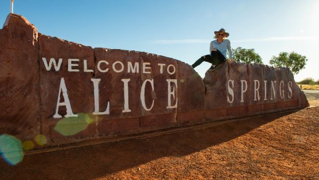 Alice-springs-town-entrance-sign-northern-territory