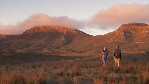flinders-ranges-outback-south-australia-walk-people