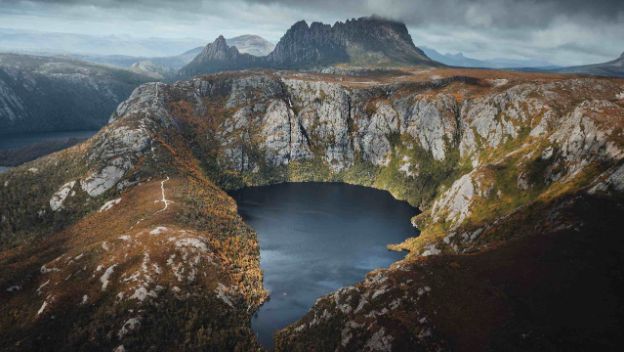 crater-lake-cradle-mountain-lake-st-clair-tasmania-australia-fagus