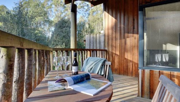 lemonthyme-tasmania-australia-outdoor-deck-exterior-wine