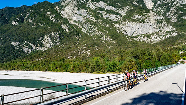 cycling-on-the-alpe-adria-bike-path