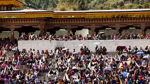 bhutan-festival-spectator-group