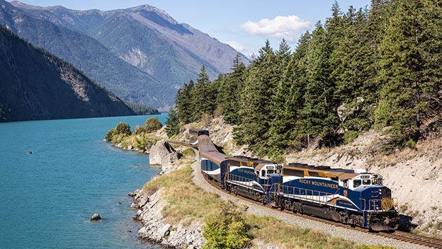 rocky-mountaineer-train