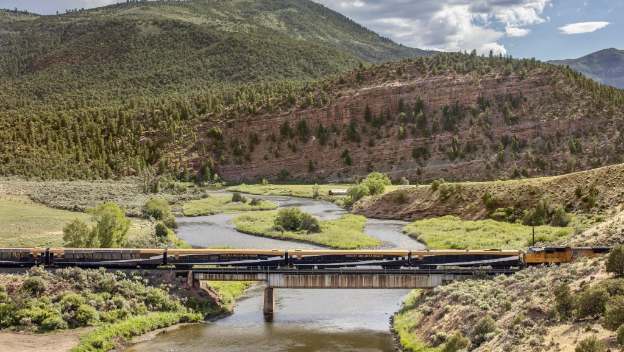 rocky-mountaineer-rail-journey-bond-bridge-rockies-to-red-rocks-united-states-america-southwest