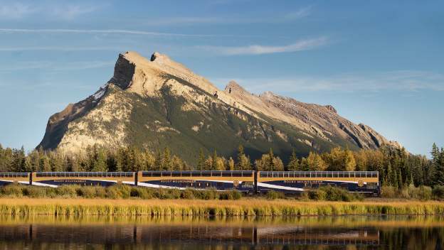 rocky-mountaineer-canadian-rockies-canada-banff-lake-louise-rail-journey