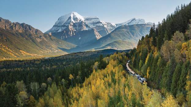 rocky-mountaineer-canada-rail-journey-through-the-clouds