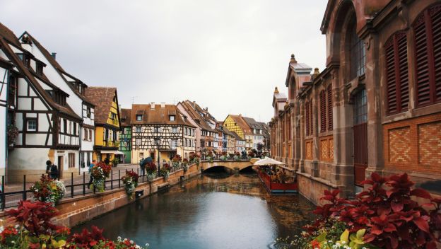 colmar-village-german-architecture-with-canal