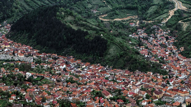 tampa-mountain-brasov-romania-village