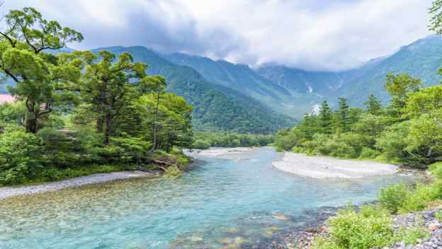 kamikochi-japan-mountain-river