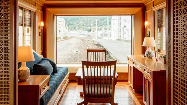 seven-stars-luxury-train-kyushu-japan