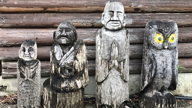 statues-chikatsuyu-oji-nakahechi-route-kumano-kodo-wakayama-japan