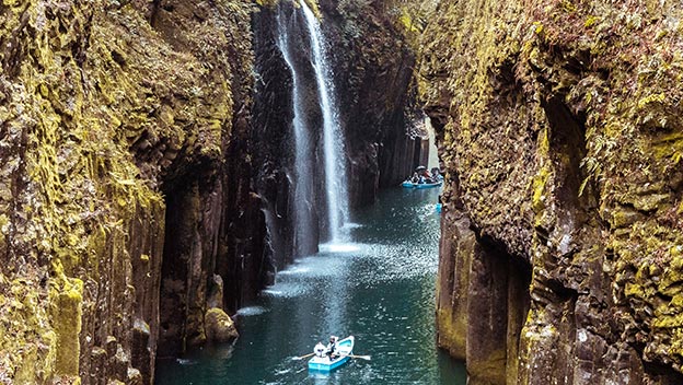 takachiho-gorge-kyushu-japan