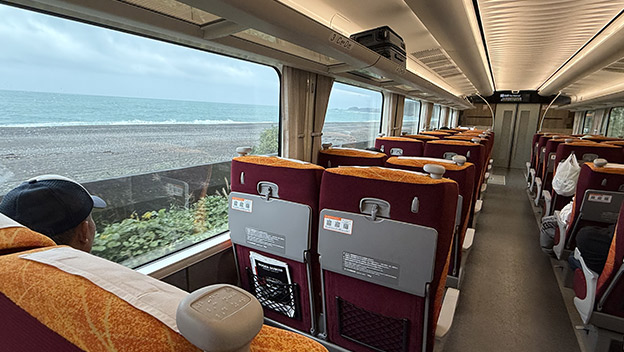 train-from-shin-osaka-station-to-kii-tanabe-with-coastal-view