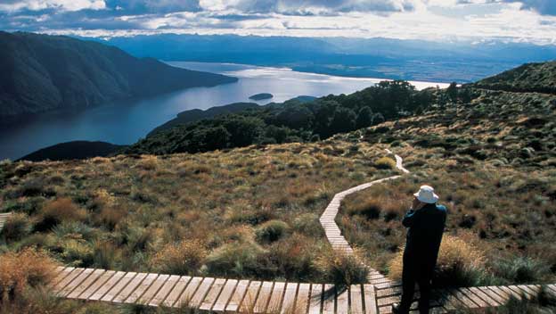 kepler-track-hiking-fiordland-new-zealand