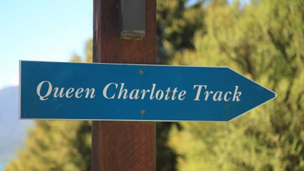 queen-charlotte-track-walk-sign