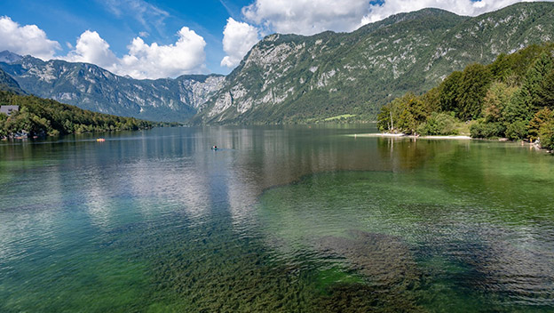 emerald-waters-lake-bohinj-julian-alps-slovenia