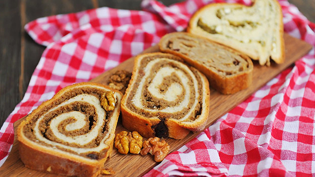 potica-traditional-slovenian-dessert-slovenia