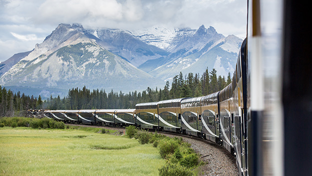 rocky-mountaineer-first-passage-to-the-west-canada