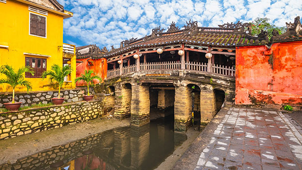 japanese-covered-bridge-hoi-an-vietnam-shutterstock2688065829