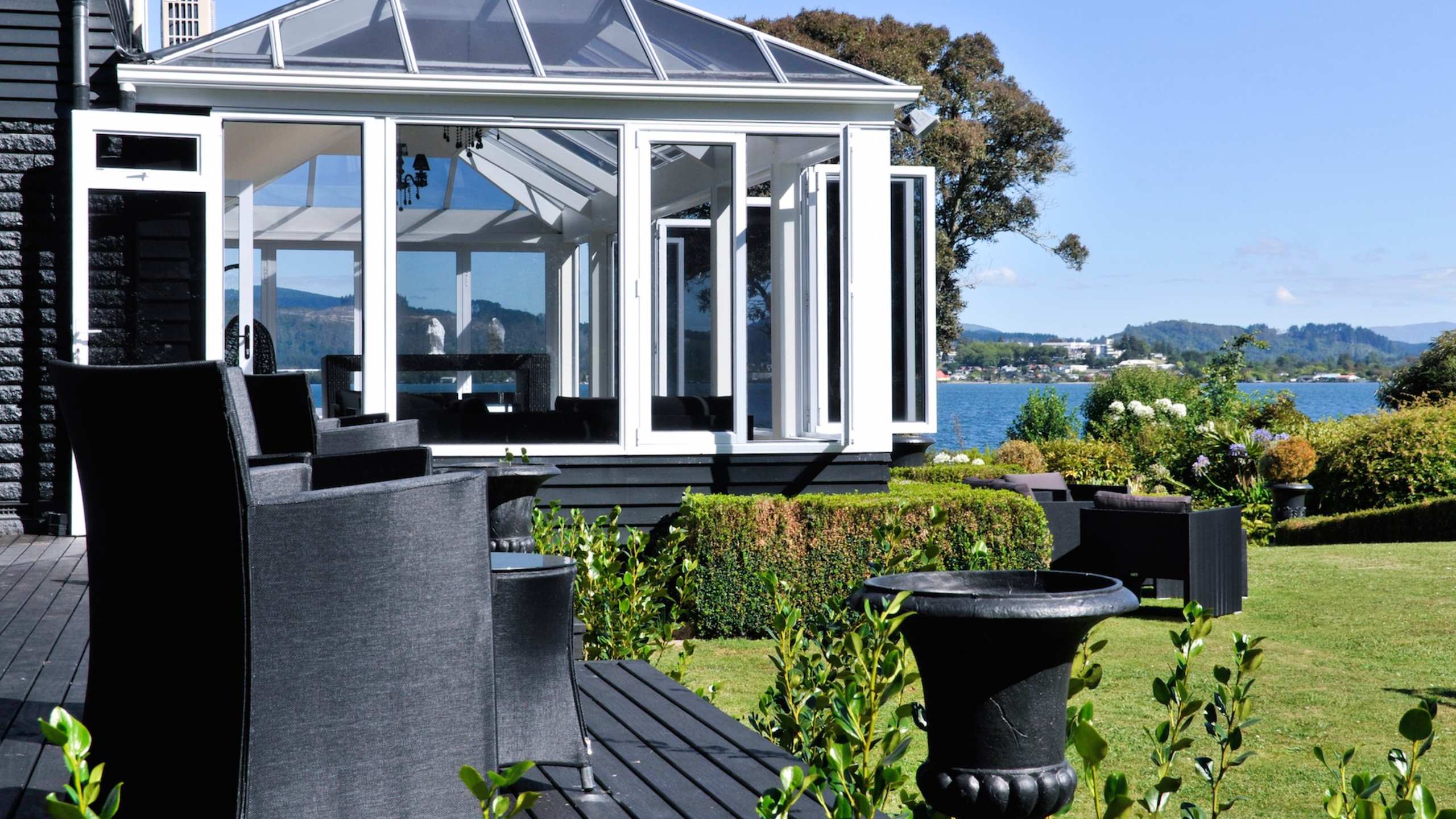 rotorua-new-zealand-luxury-hotel-outdoor-lounge-garden-lakeside-view