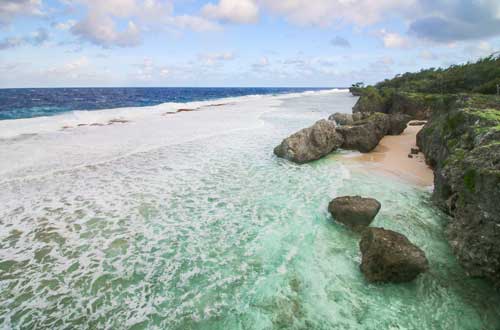 mauke-secluded-beach-cook-islands