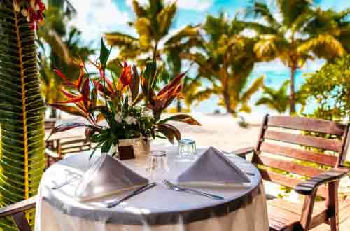 Tamanu-Beach-Resort-beach-dining