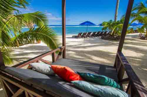 Relaxing-at-Manuia-Beach-Resort-cook-islands
