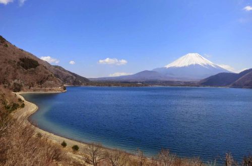 japan-tour-mt-fuji-five-lakes-luxury-cycling-lake-view