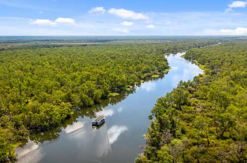 to-end-safari-northern-territory-australia-down-waterway