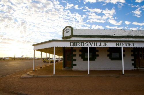 birdsville-hotel-luxury-outback-tour