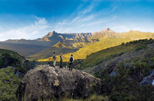 drakensberg-mountain-panorama-route-south-africa-hikers-guide